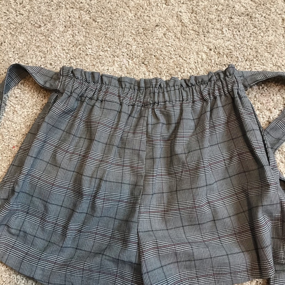 Divided H&M shorts with front tie - Picture 8 of 9